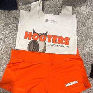 Hooters uniform